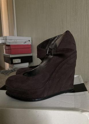 Туфли коричневого цвета на высокой платформе6 фото