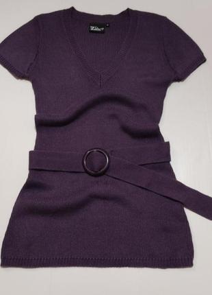 Короткое вязаное платье-туника с поясом на бёдрах