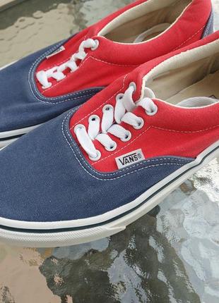 Кеди vans.