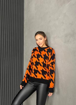 Яркий свитер гусиная лапка оранжевый черный джемпер пуловер