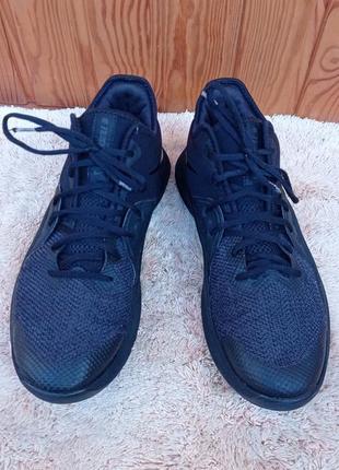 Спортивні кросівки nike air versitile ііі