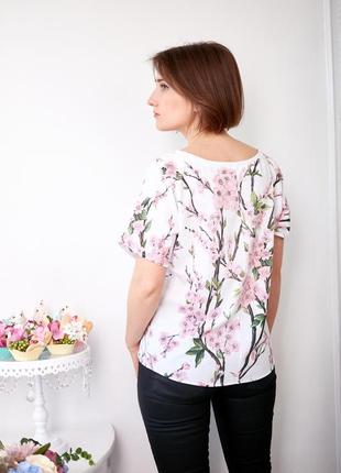 Нежная блузка с цветочным принтом4 фото