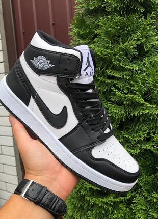 Женские кроссовки nike air jordan кожаные черно-белые