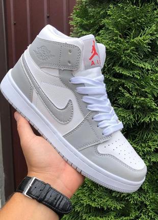 Женские кроссовки nike air jordan кожаные серые белые