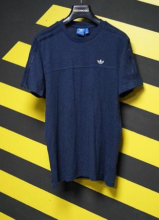 Класична футболка з лампасами на плечах adidas