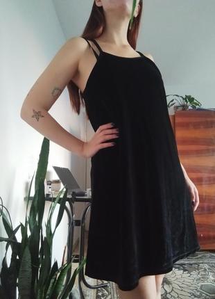 Чорна сукня вільветова на брительках