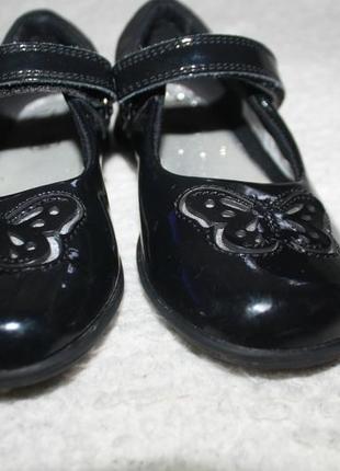Крутые лакированные туфли фирмы clarks 27,5 размера по стельке 18 см.3 фото