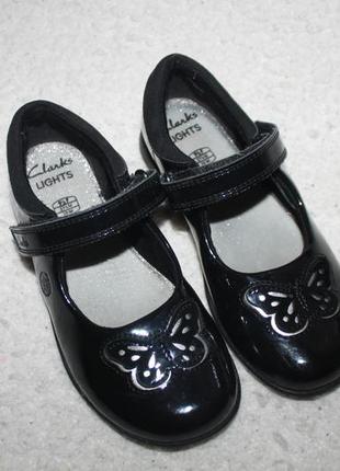 Крутые лакированные туфли фирмы clarks 27,5 размера по стельке 18 см.4 фото