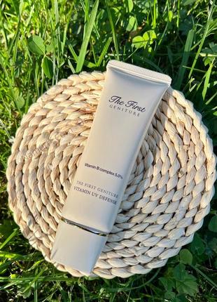Сонцезахисний крем First aid beauty skin rescue oil free mattifying gel geniture vitamin uv defense 50 мл