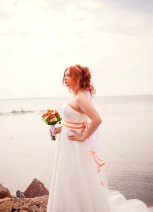 Весельное платье david's bridal с мандариновой окантовкой, фата uv, old money mood8 фото