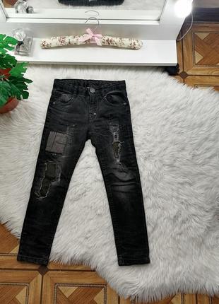 Джинси з рваностями і потертостями zara