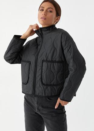 Женская короткая стеганая куртка на молнии3 фото