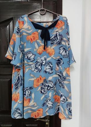 Красива блуза з бантом на спині