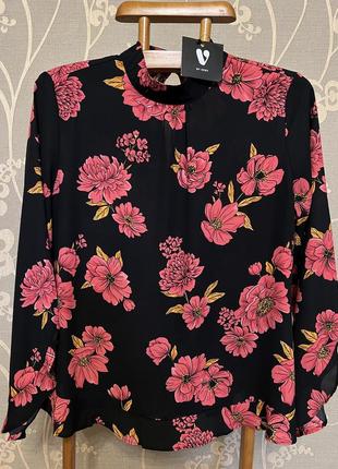 Дуже гарна і стильна брендовий блузка в кольорах.