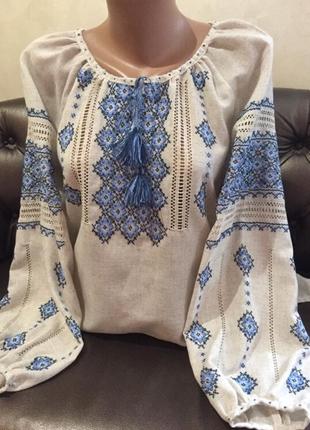 Стильна жіноча вишиванка на сірому льоні ручної роботи. tm savchukvyshyvka ж-2845
