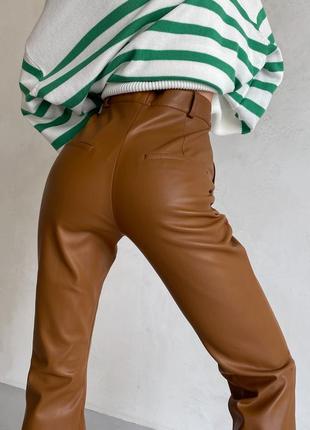 Яркие кожаные брюки штаны клёш2 фото