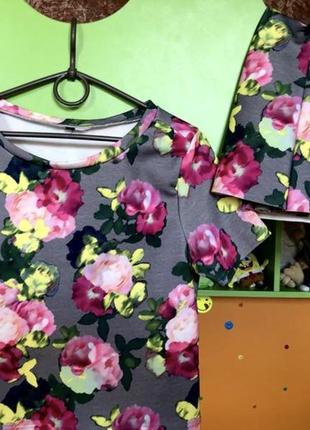 Стильна молодіжна юбка в квітковий принт.4 фото