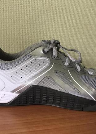 Кросівки срібного кольору2 фото