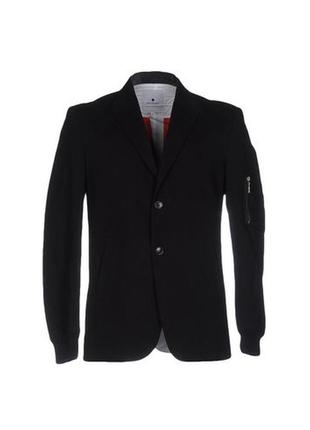 N o n conformist,  a man blazer