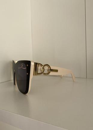 Очки солнцезащитные