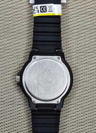 Мужские часы 10bar q&q v02a-002vy