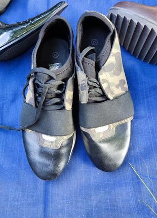 Кросівки взуті декілька разів