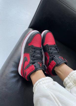 Кросівки жіночі nike air jordan retro 1 banned bred/кроссовки женские найк аир джордан рэтро 17 фото