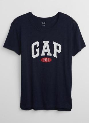 Жіноча футболка gap з логотипом5 фото