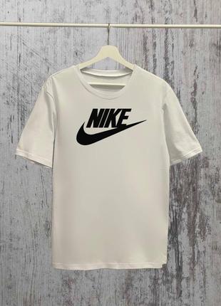 Белая футболка с коротким рукавом nike