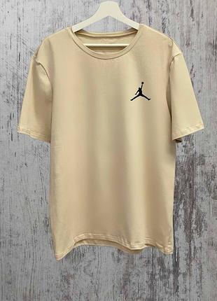 Бежевая футболка с коротким рукавом nike air jordan