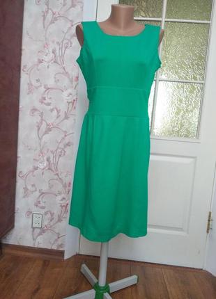 Плаття гарного крою і фасону.