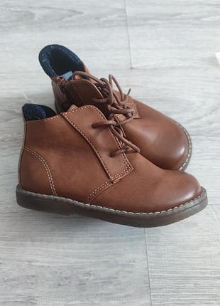 Чоботи черевики на весну осінь