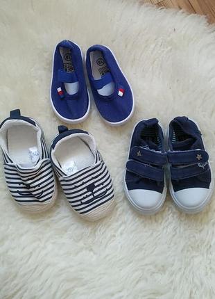 Лот обуві для малечі