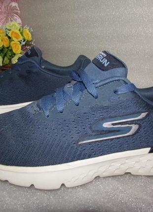 Легкі кросівки для бігу =skechers = р 39