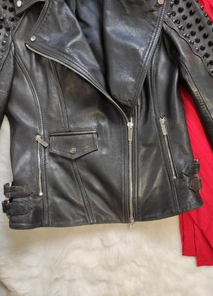 Чорна натуральна шкіряна куртка-косуха з шипами кнопками блискавками кишенями karen millen8 фото