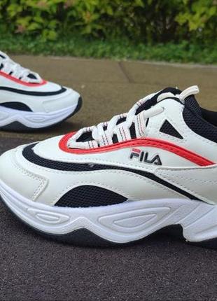 Женские кроссовки в стиле fila