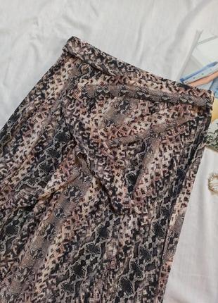 Плиссированная юбка миди с разрезом и завязками на талии5 фото