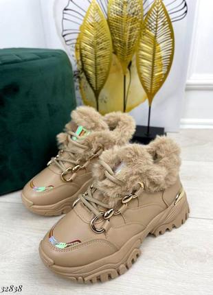 Кросівки зимові з золотими вставками .утеплені штучним хутром