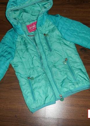 Демісезонна куртка на дівчинку на ріст 122-128.