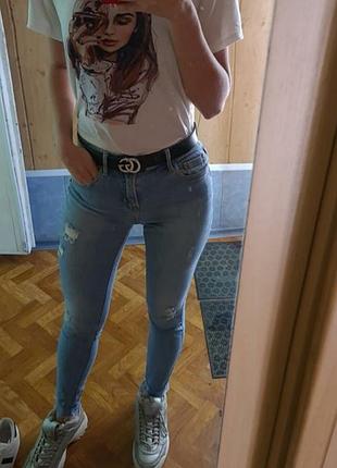 Джинсы в обтяжку