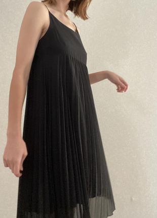 Черное плиссированное платье/платье7 фото