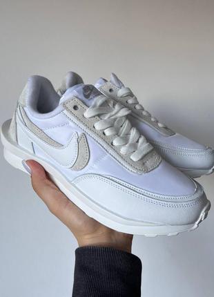 Кроссовки
nike waffle sacai