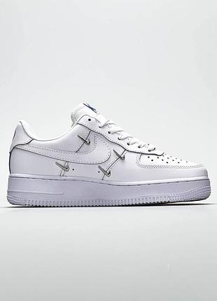 Женские кроссовки nike air force 1 lx crome swooshes white
жіночі кросівки nike