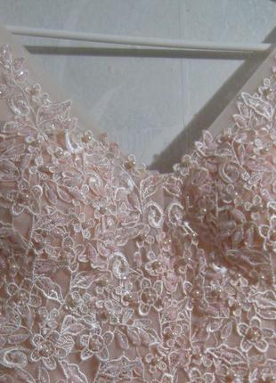 Платье длинное в пол свадебное вечернее розовое расшитое жемчугом с шлейфом8 фото
