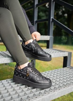 Жіночі кросівки nike air force 1 black x lv

женские кроссовки найк2 фото