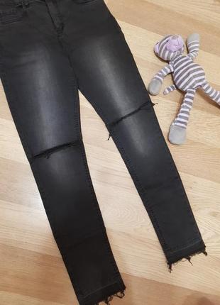 Стильні модні джинси