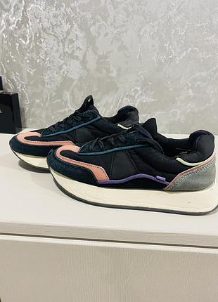 Кроссовки zara