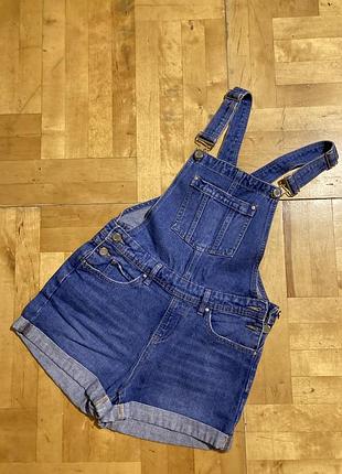 Крутой комбез шортами