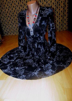 Шикарное платье с пышной юбкой