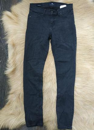 Жіночі чорні джинси